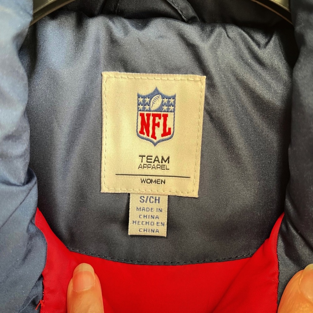 NFL Women's Navy Vest with Red Trim and Team Logo - Picture 2 of 7